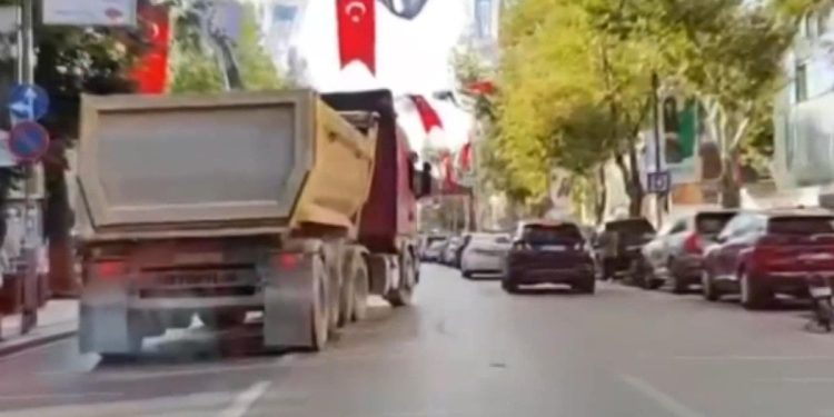 Trafik kurallarını ihlal eden hafriyat kamyonu şoförüne ceza